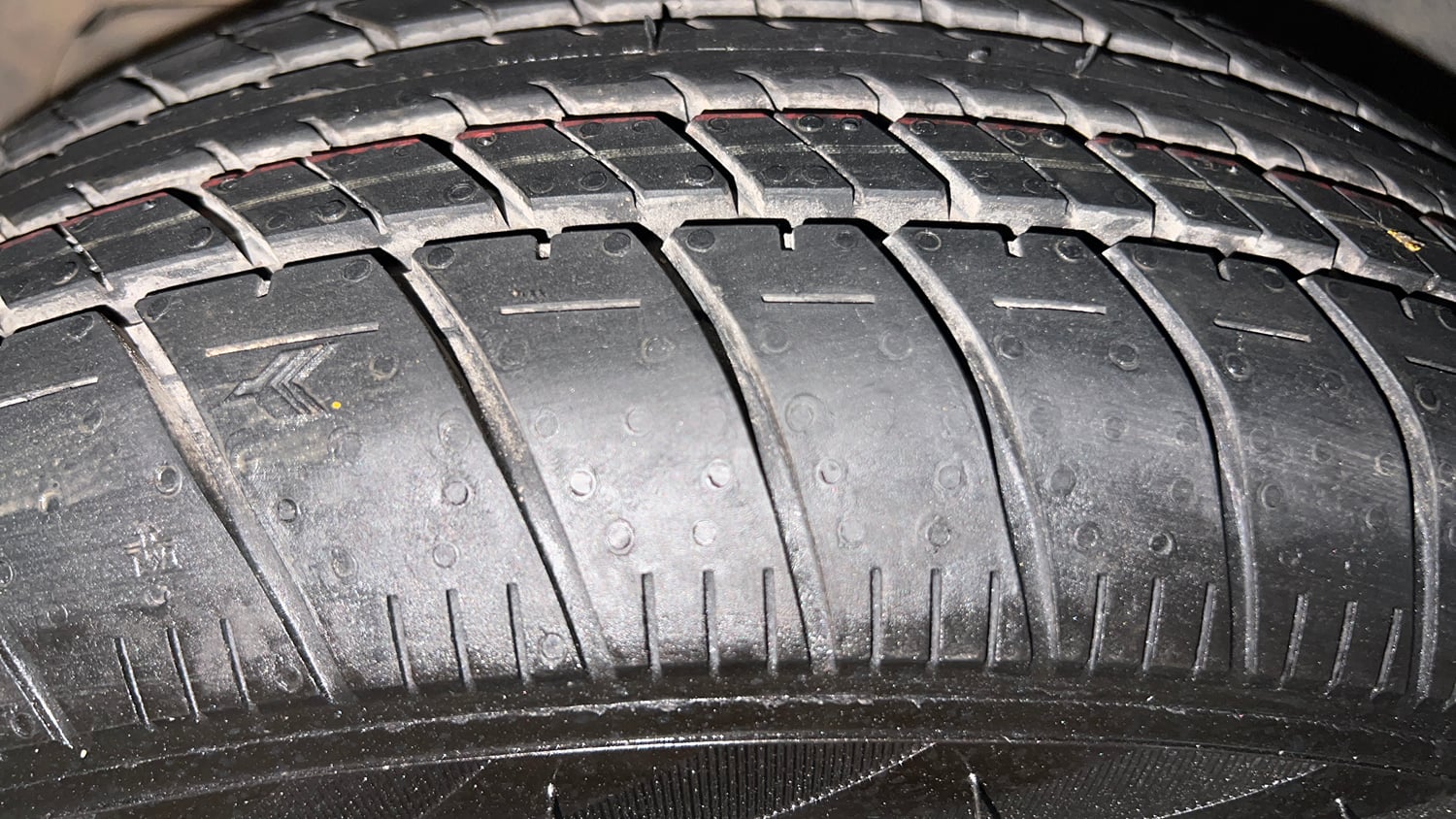 Used 2018 Tata Tigor Revotron XTA Petrol Automatic tyres LEFT FRONT TYRE TREAD VIEW