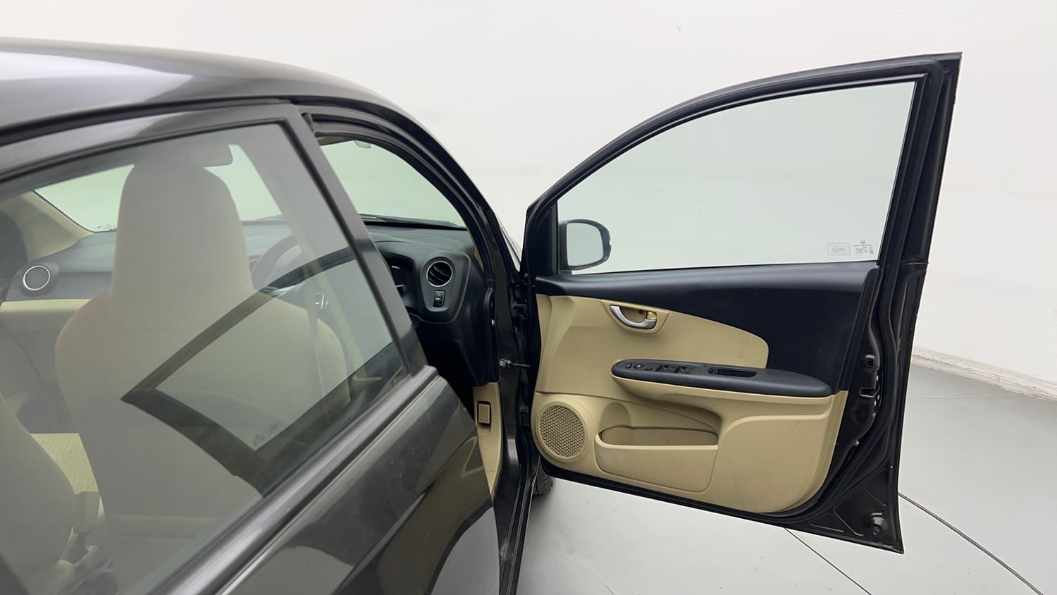 Used 2015 Honda Amaze 1.2 VX i-VTEC Petrol Manual interior RIGHT FRONT DOOR OPEN VIEW