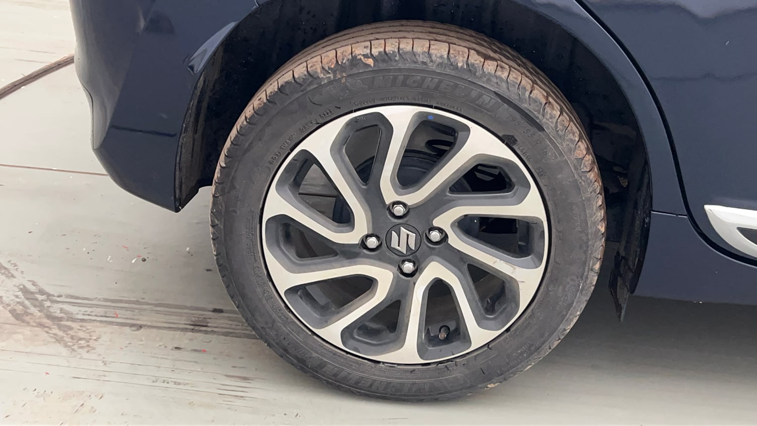 Used 2022 Maruti Suzuki Baleno Alpha AGS Petrol Automatic tyres RIGHT REAR TYRE RIM VIEW