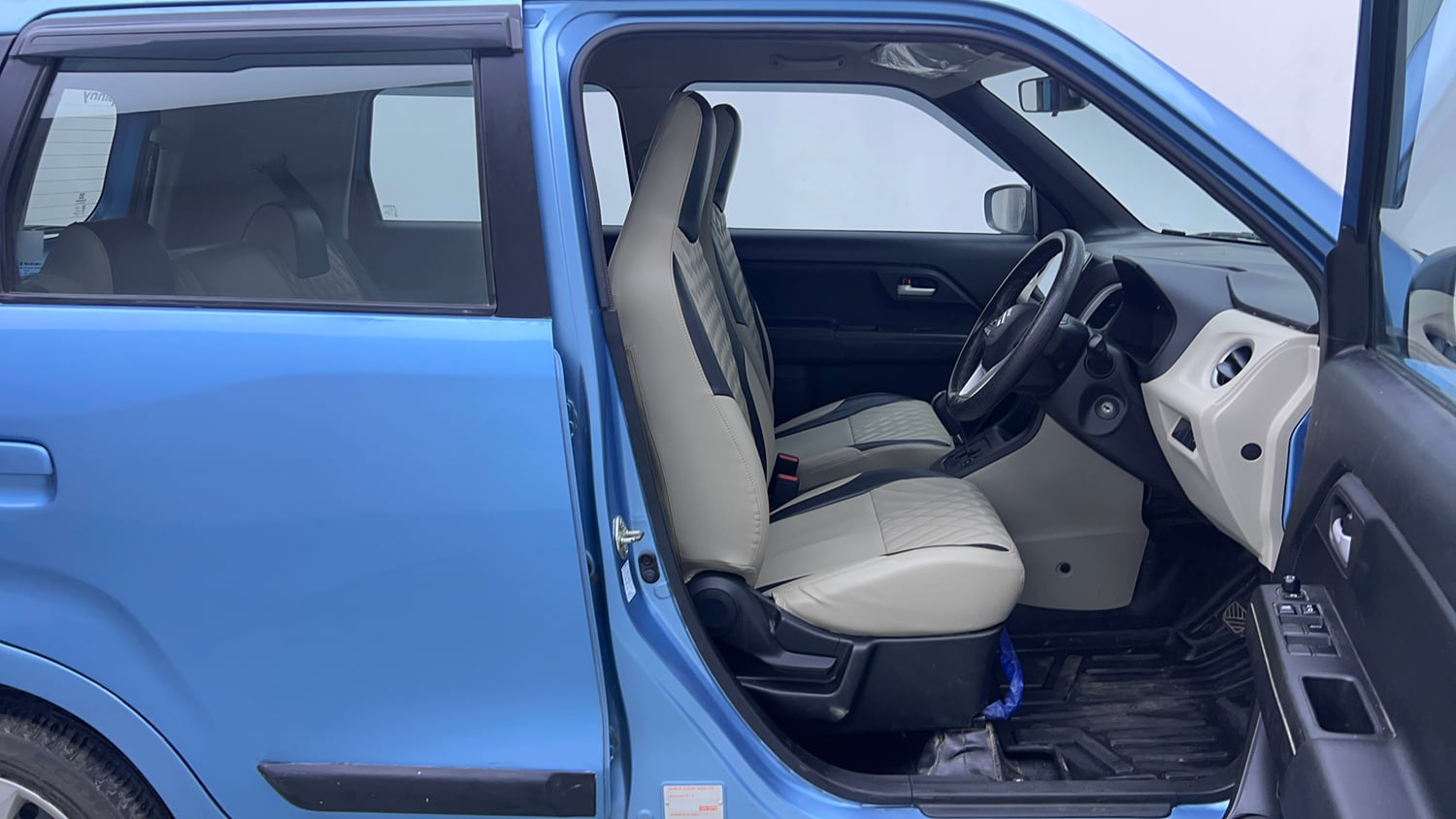 Used 2021 Maruti Suzuki Wagon R ZXi 1.2 AMT Petrol Automatic interior RIGHT SIDE FRONT DOOR CABIN VIEW