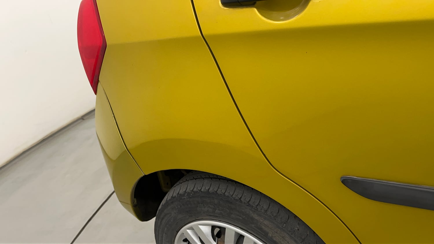 Used 2015 Maruti Suzuki Celerio VXi AMT Petrol Automatic dents MINOR SCRATCH