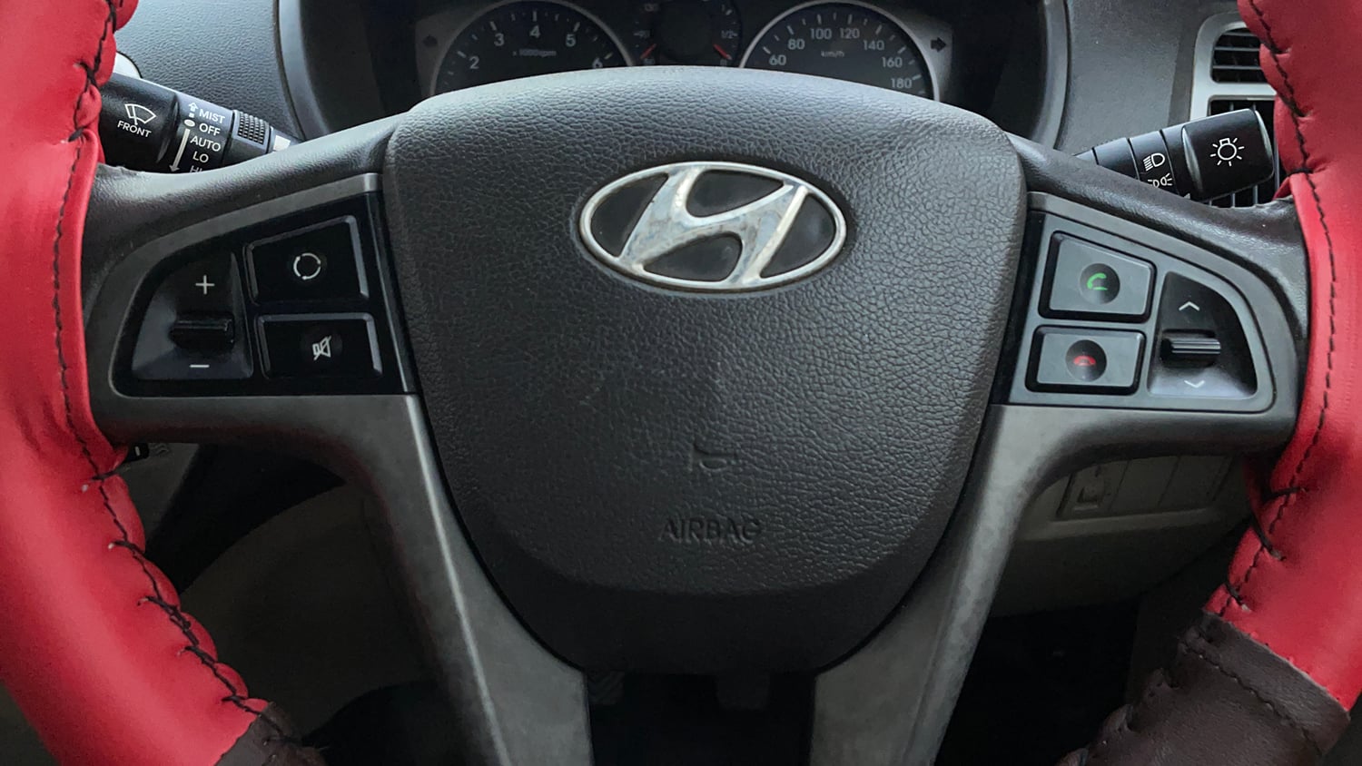 Used 2013 Hyundai i20 Sportz 1.2 Petrol Manual top_features Airbags