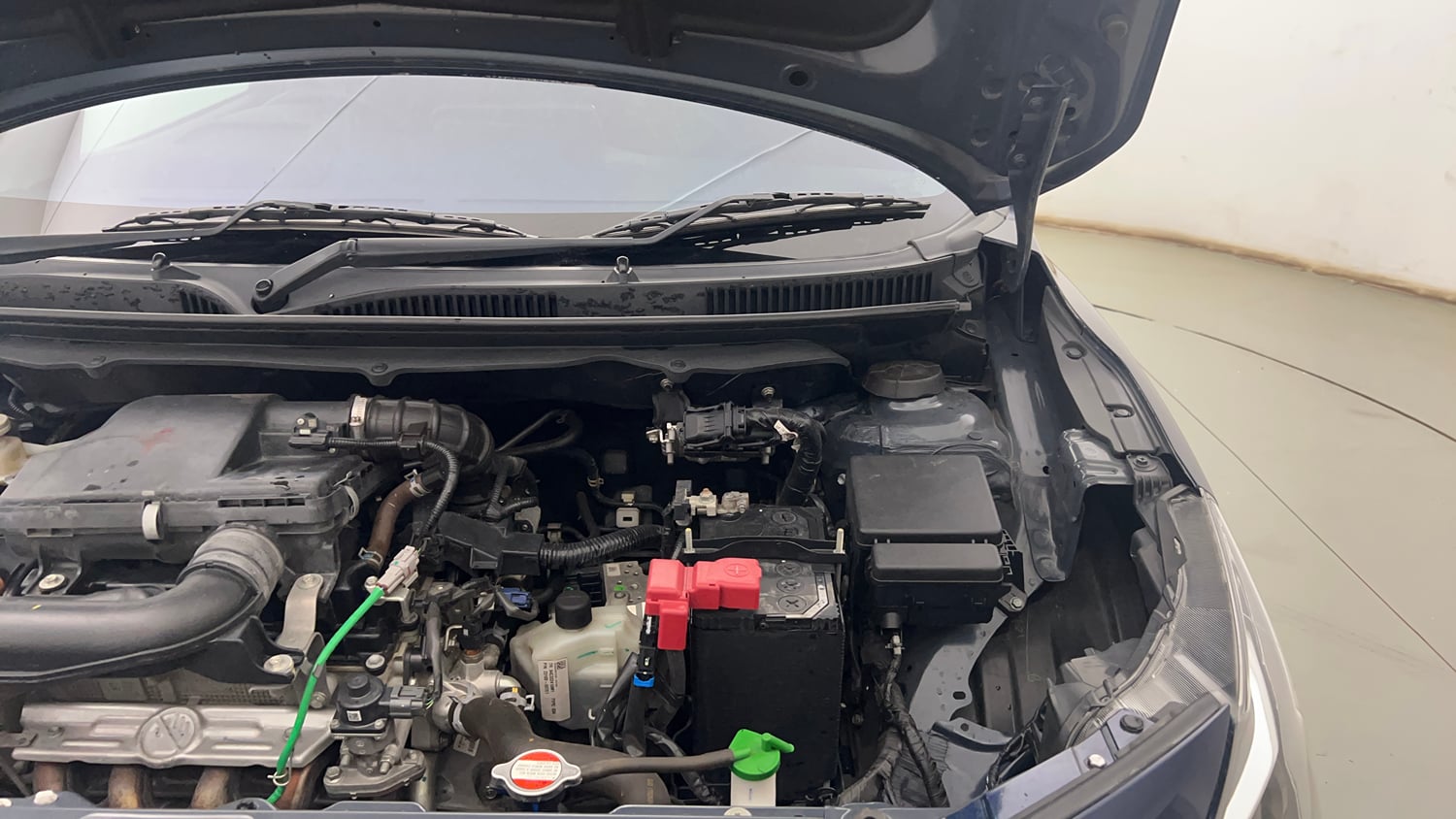 Used 2022 Maruti Suzuki Baleno Alpha AGS Petrol Automatic engine ENGINE LEFT SIDE HINGE & APRON VIEW
