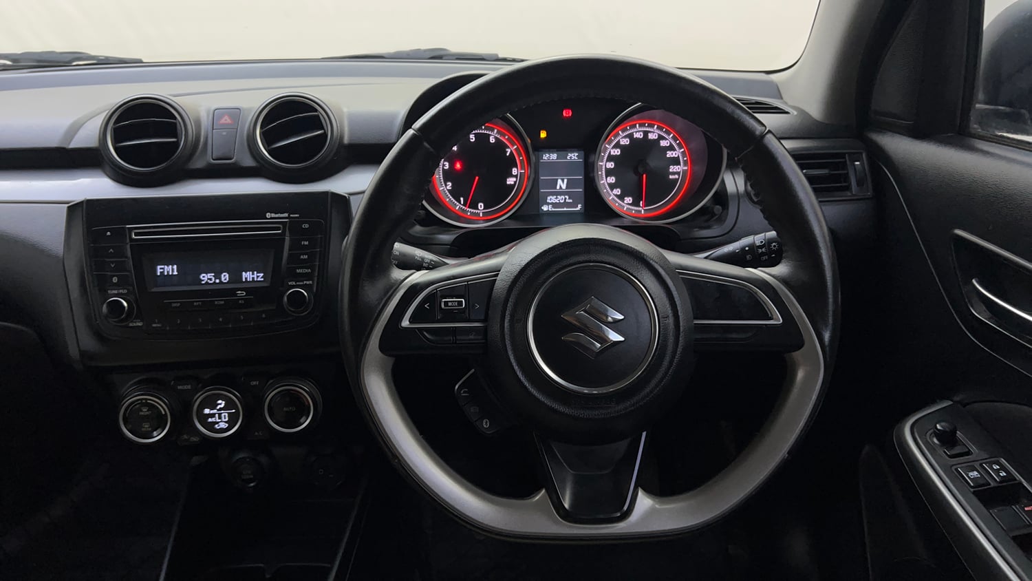 Used 2018 Maruti Suzuki Swift ZXi AMT Petrol Automatic interior STEERING VIEW