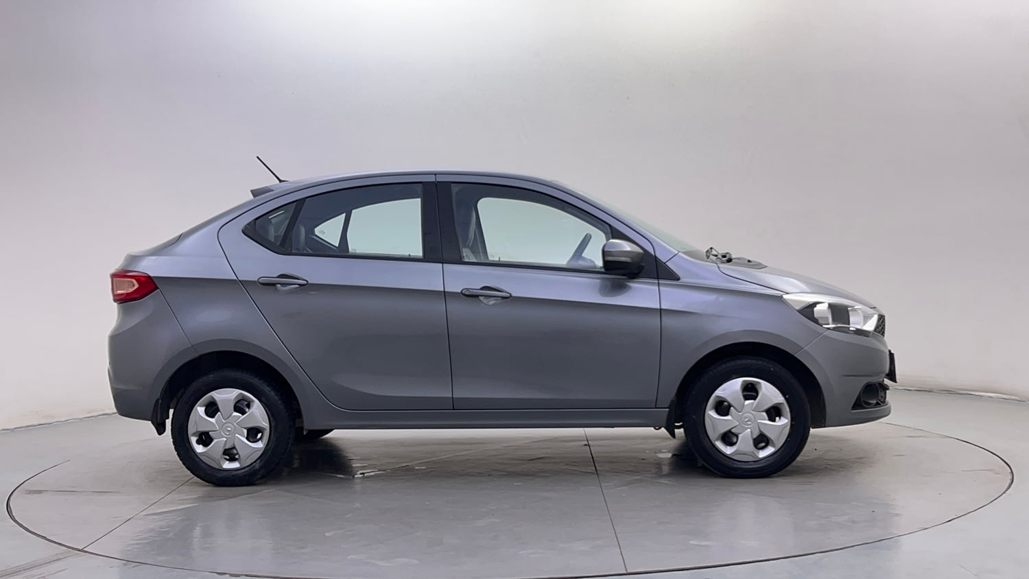 Used 2018 Tata Tigor Revotron XTA Petrol Automatic exterior RIGHT SIDE VIEW