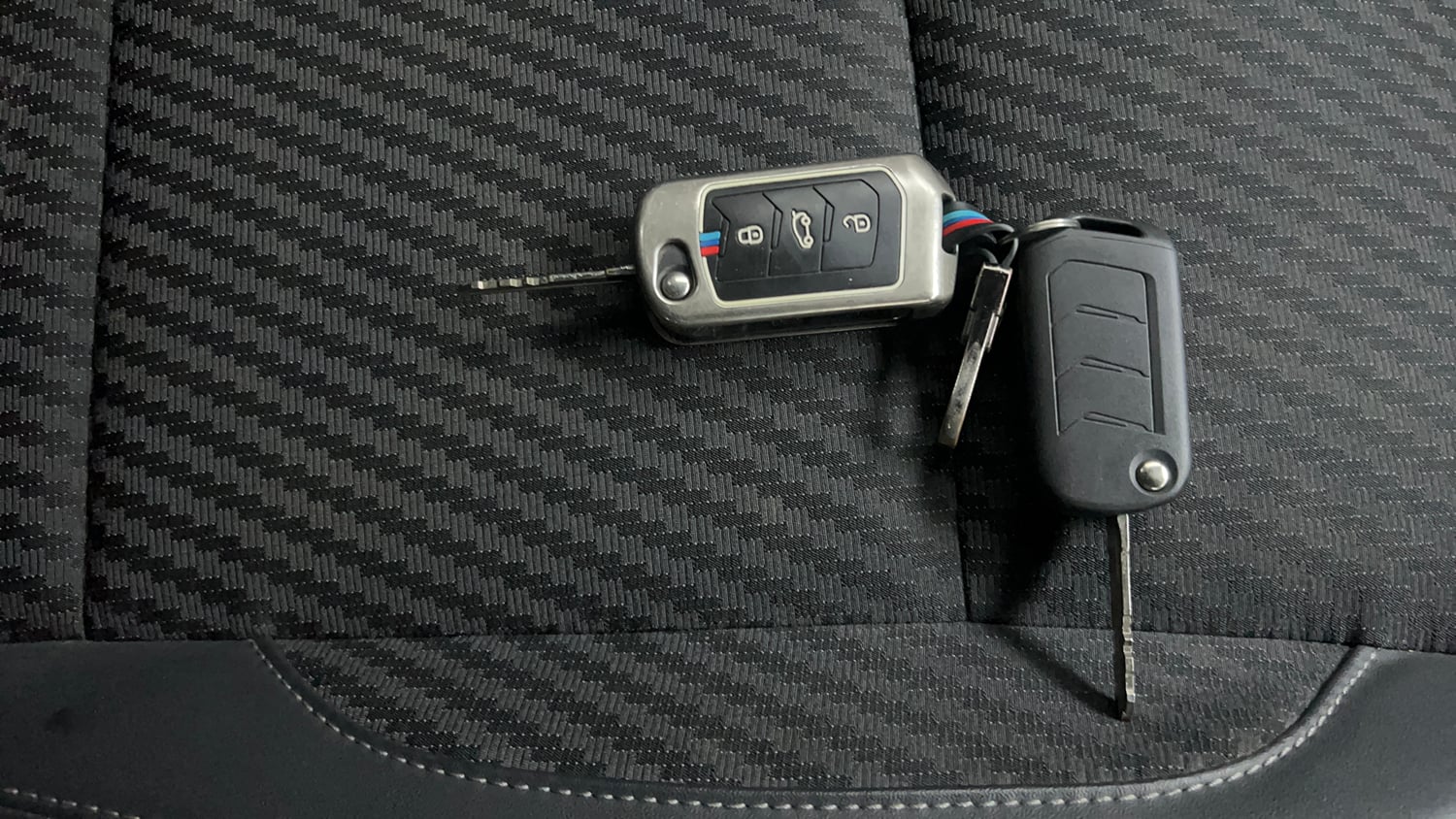Used 2024 Mahindra Thar LX Hard Top Petrol AT RWD Petrol Automatic extra CAR KEY VIEW