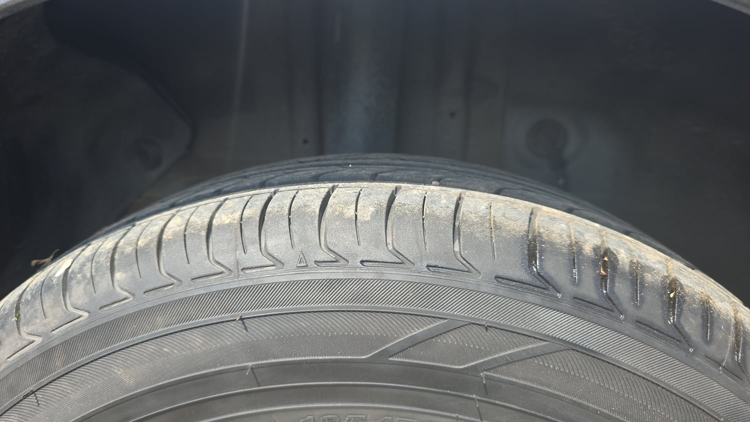 Used 2017 Hyundai Elite i20 Sportz 1.2 Petrol Manual tyres RIGHT FRONT TYRE TREAD VIEW