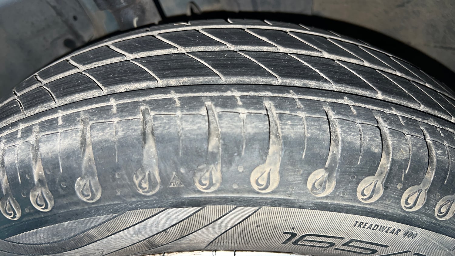 Used 2021 Renault Kwid RXT 1.0 AMT Opt Petrol Automatic tyres LEFT FRONT TYRE TREAD VIEW