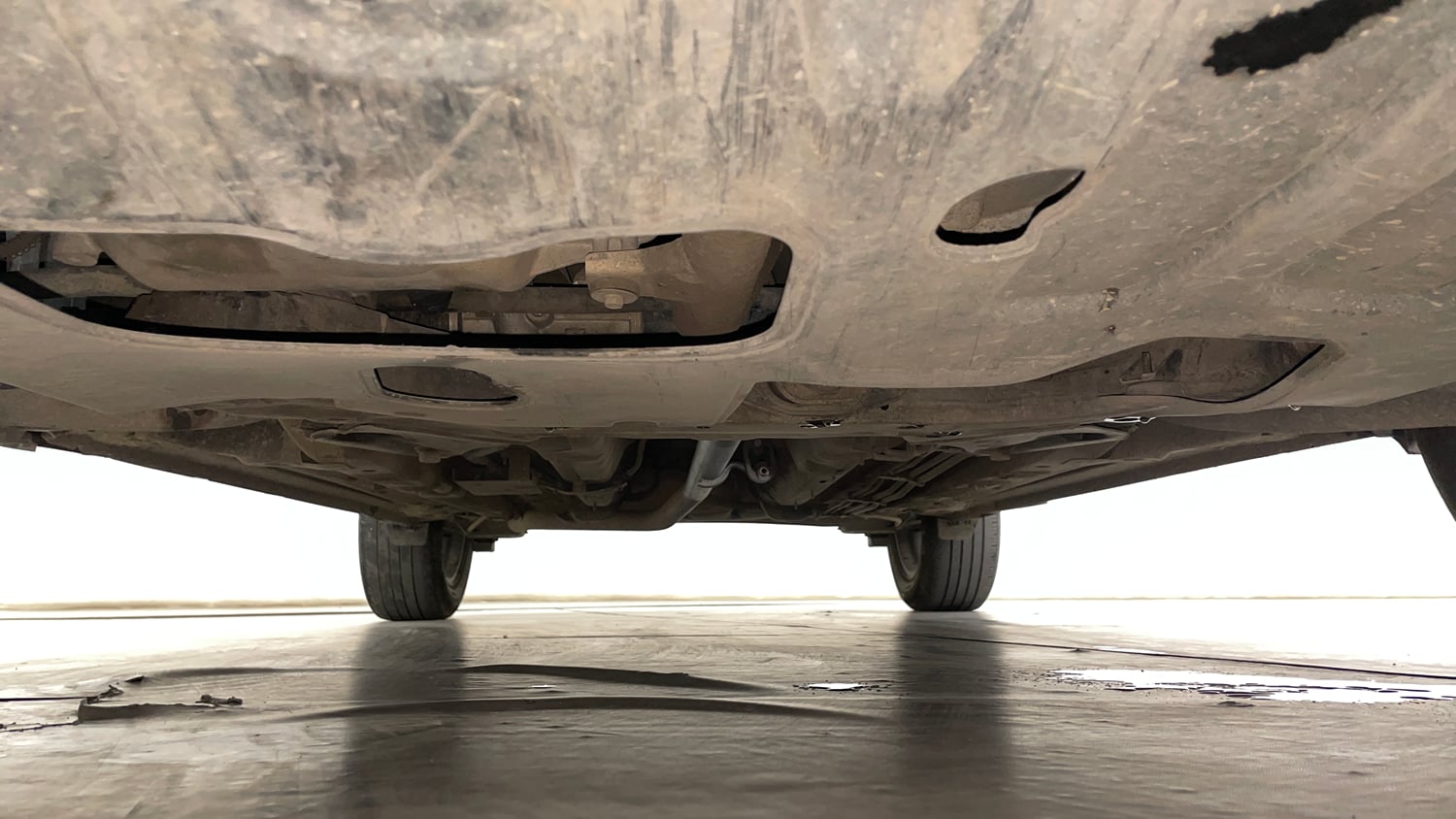 Used 2020 Hyundai Venue SX 1.5 CRDi Diesel Manual extra FRONT LEFT UNDERBODY VIEW