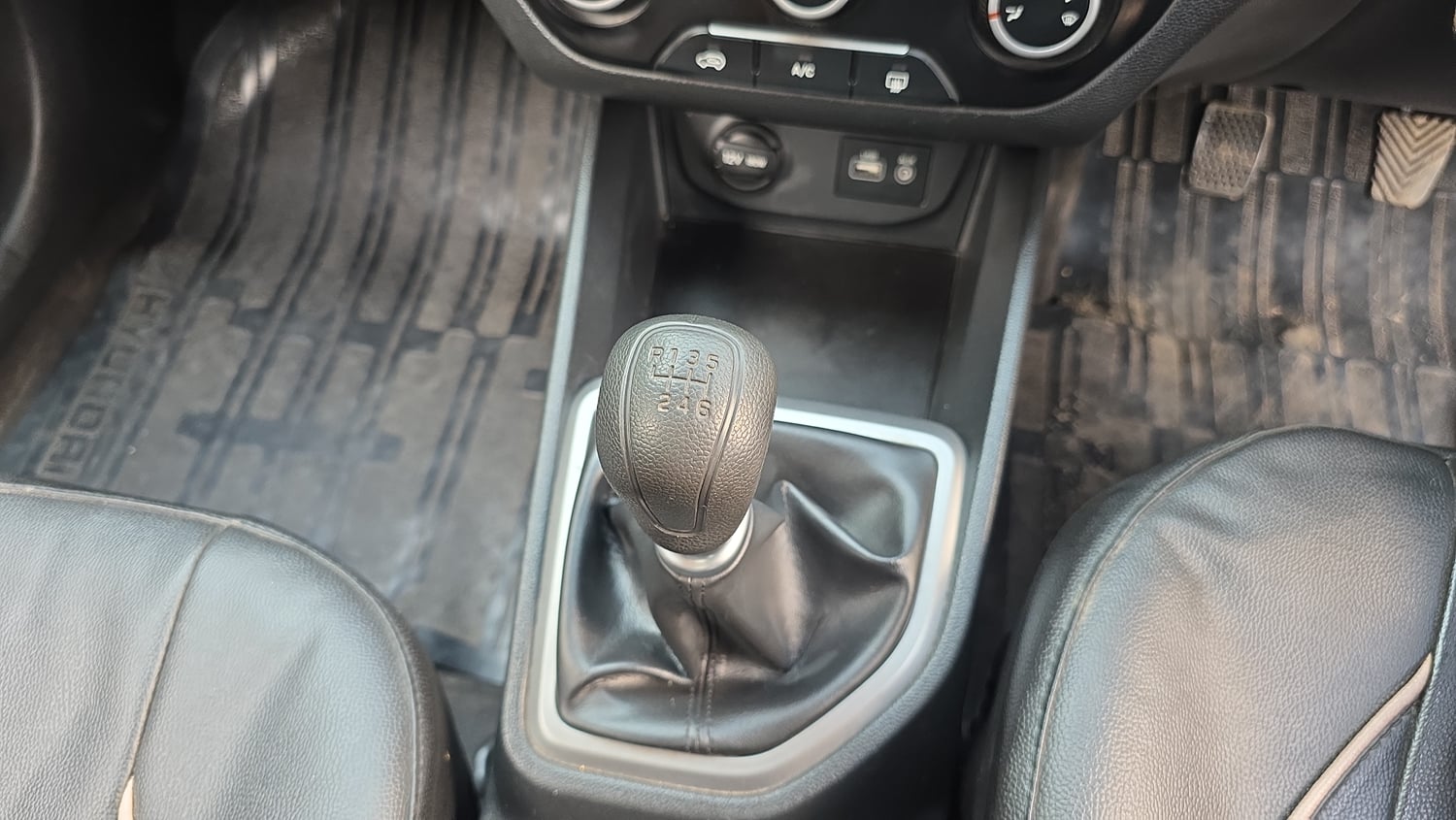 Used 2018 Hyundai Creta S 1.4 CRDI Diesel Manual interior GEAR  KNOB VIEW