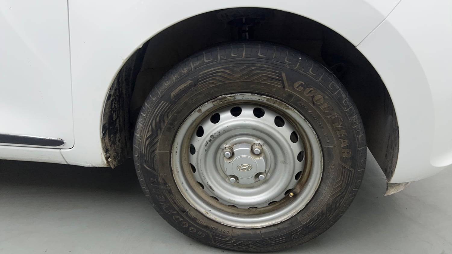 Used 2022 hyundai Santro Sportz Executive CNG Cng Manual tyres RIGHT FRONT TYRE RIM VIEW
