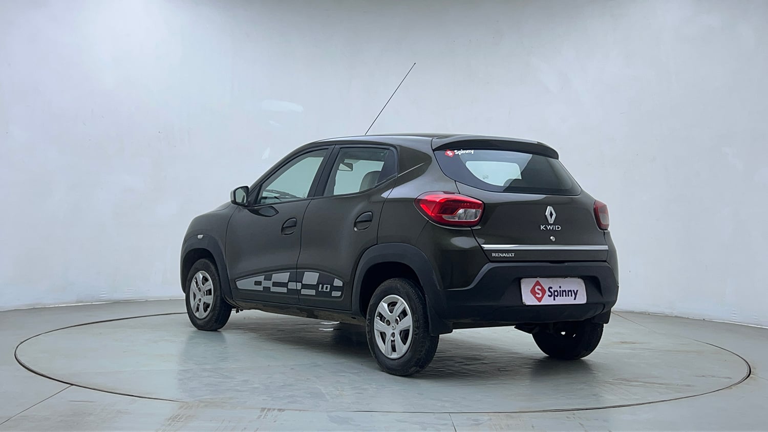 Used 2017 Renault Kwid 1.0 RXT Petrol Manual exterior LEFT REAR CORNER VIEW