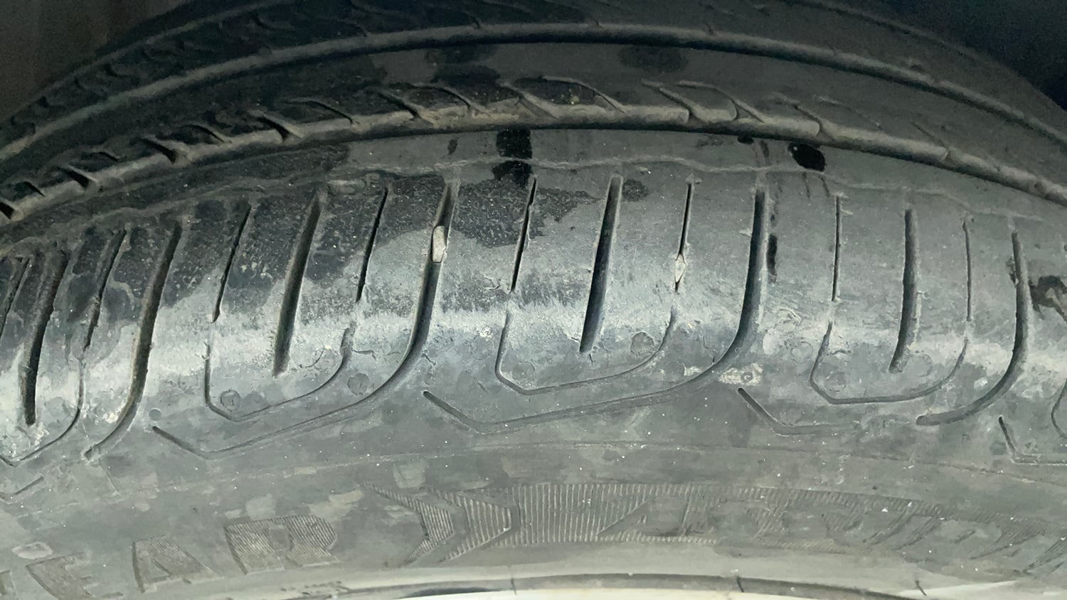 Used 2024 Honda City V Petrol MT Petrol Manual tyres RIGHT FRONT TYRE TREAD VIEW