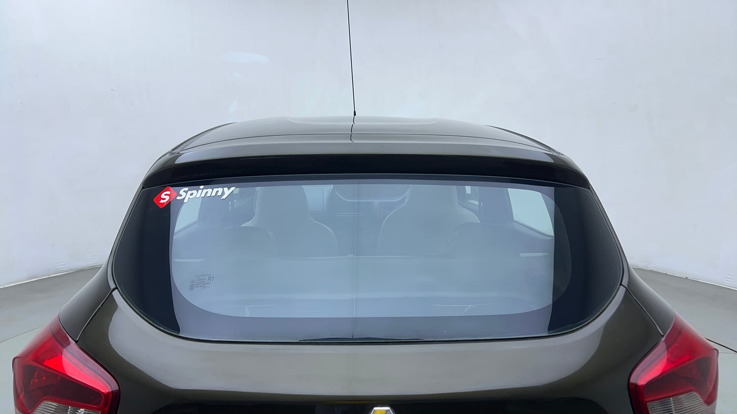 Used 2017 Renault Kwid 1.0 RXT Petrol Manual exterior BACK WINDSHIELD VIEW