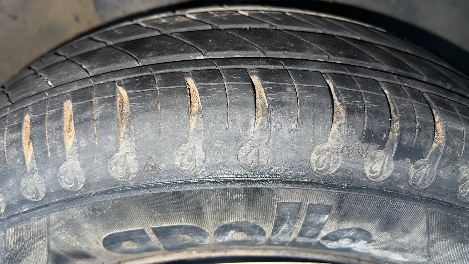 Used 2022 Renault Kwid RXT 1.0 Petrol Manual tyres RIGHT FRONT TYRE TREAD VIEW