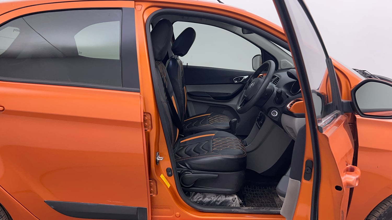 Used 2019 Tata Tiago Revotron XZ Plus Petrol Manual interior RIGHT SIDE FRONT DOOR CABIN VIEW