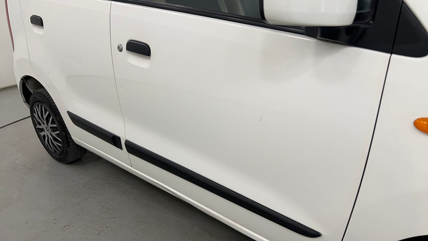 Used 2017 Maruti Suzuki Wagon R Vxi (ABS-Airbag) Petrol Manual dents MINOR SCRATCH