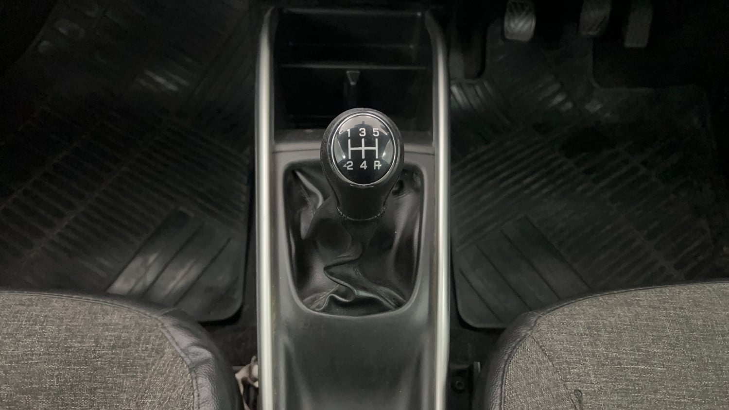 Used 2016 Maruti Suzuki Baleno Zeta 1.2 Petrol Manual interior GEAR  KNOB VIEW