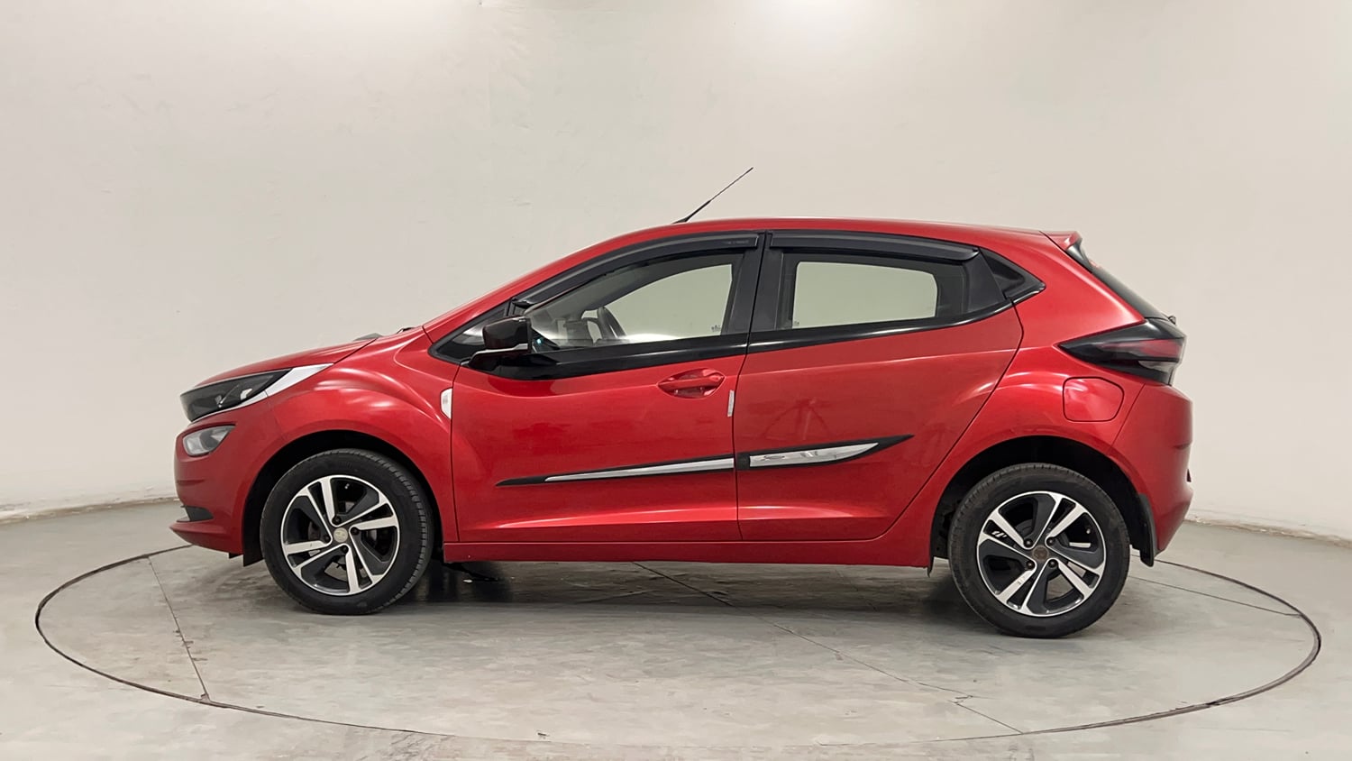 Used 2021 Tata Altroz XZ Petrol Petrol Manual exterior LEFT SIDE VIEW