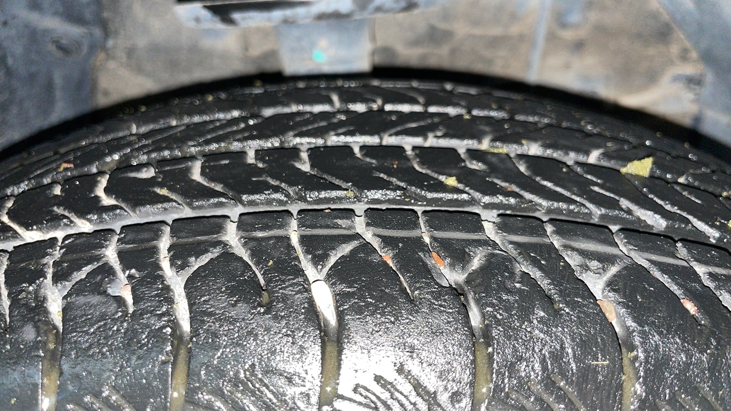 Used 2023 Maruti Suzuki Grand Vitara Zeta Smart Hybrid Petrol Manual tyres RIGHT FRONT TYRE TREAD VIEW