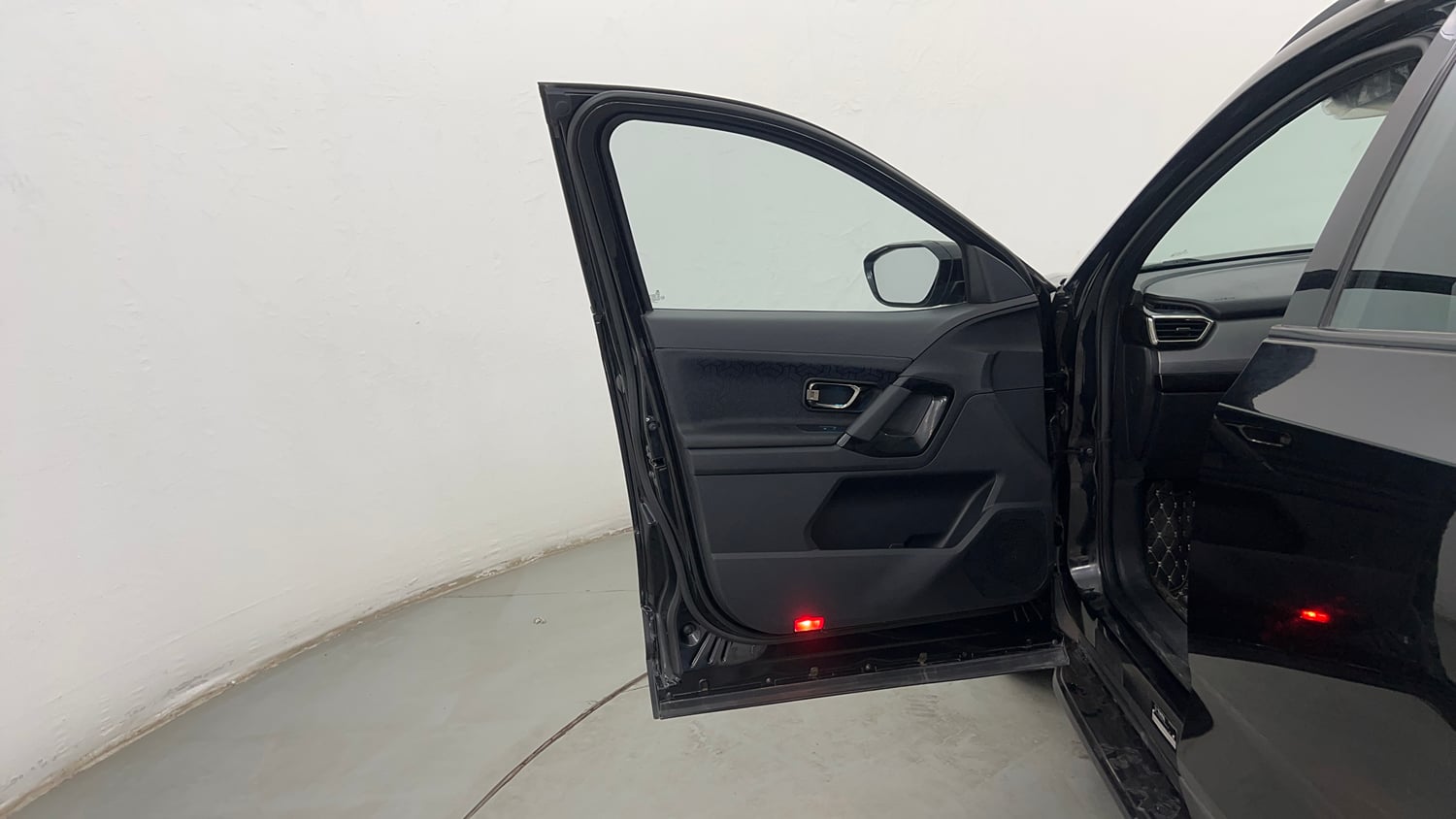 Used 2022 Tata Safari XZA Plus 6 S Dark Edition Diesel Automatic interior LEFT FRONT DOOR OPEN VIEW