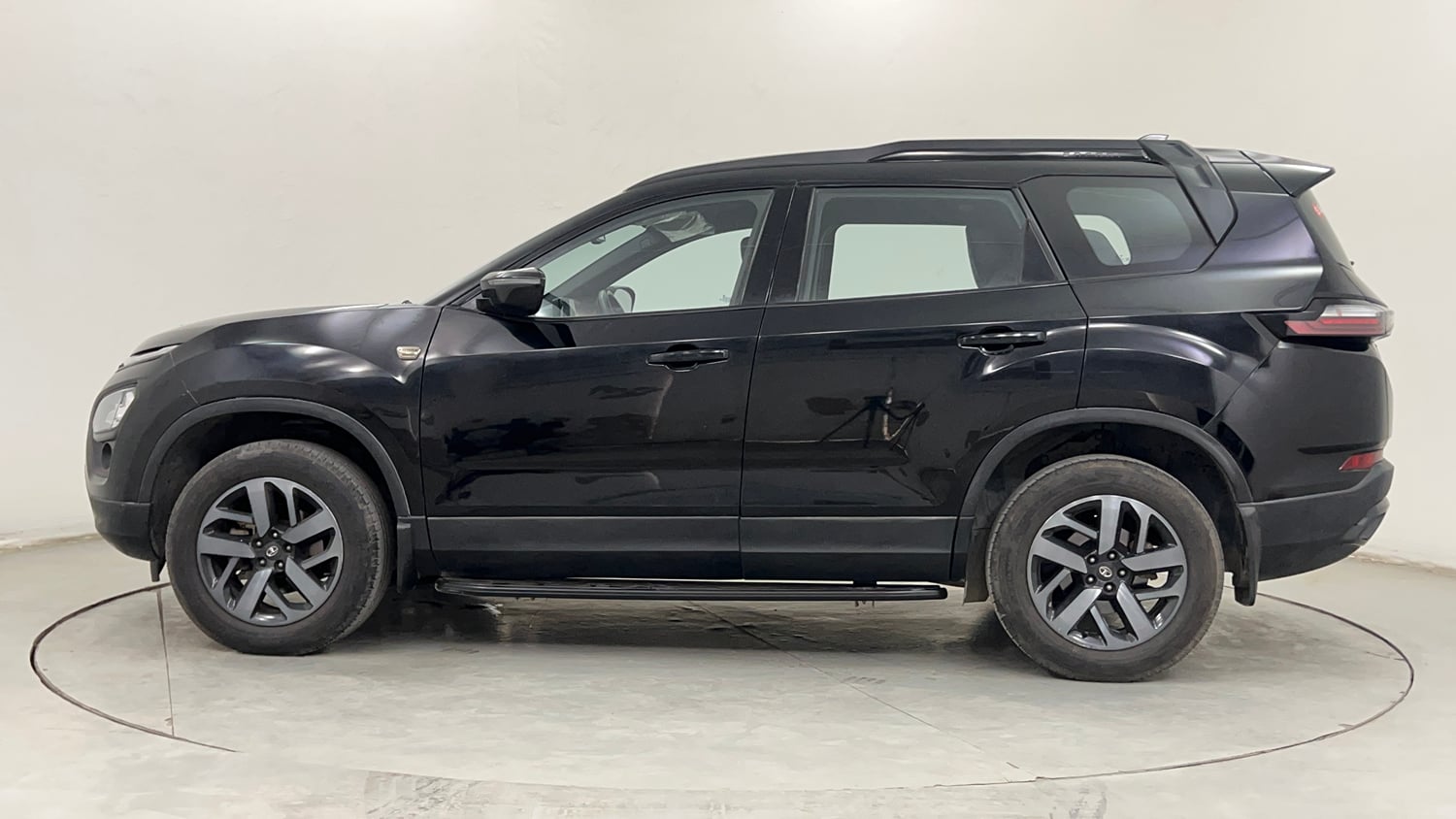 Used 2022 Tata Safari XZA Plus 6 S Dark Edition Diesel Automatic exterior LEFT SIDE VIEW
