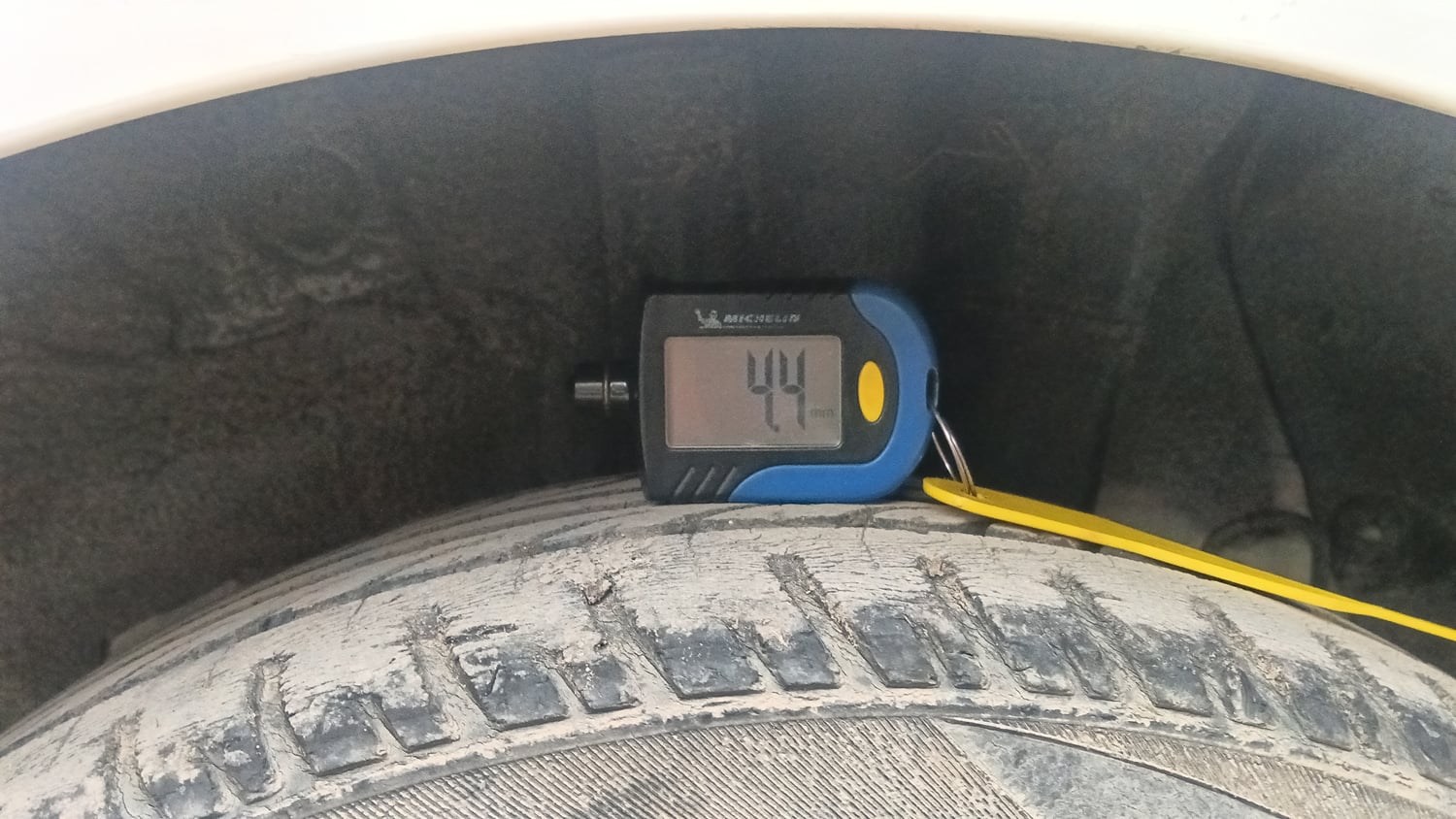 Used 2015 Hyundai Grand i10 Sportz 1.2 Kappa VTVT Petrol Manual tyres LEFT REAR TYRE TREAD VIEW