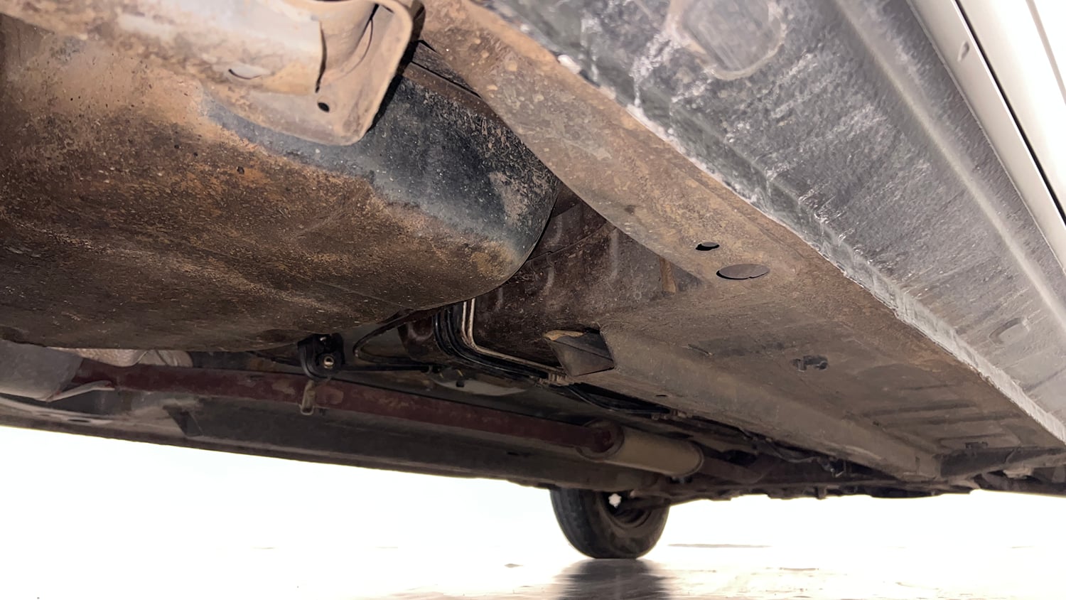 Used 2018 Renault Kwid 1.0 RXT Petrol Manual extra REAR RIGHT UNDERBODY VIEW