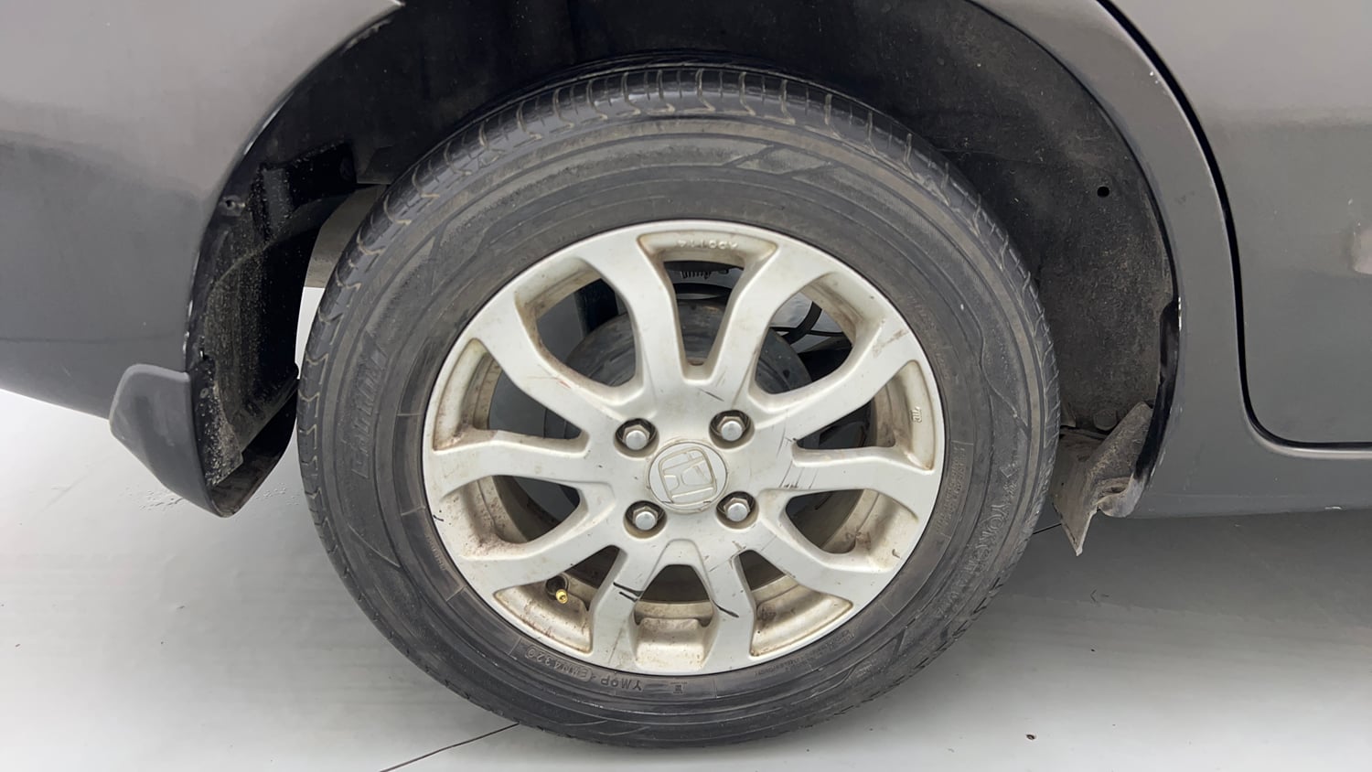 Used 2015 Honda Amaze 1.2 VX i-VTEC Petrol Manual tyres RIGHT REAR TYRE RIM VIEW