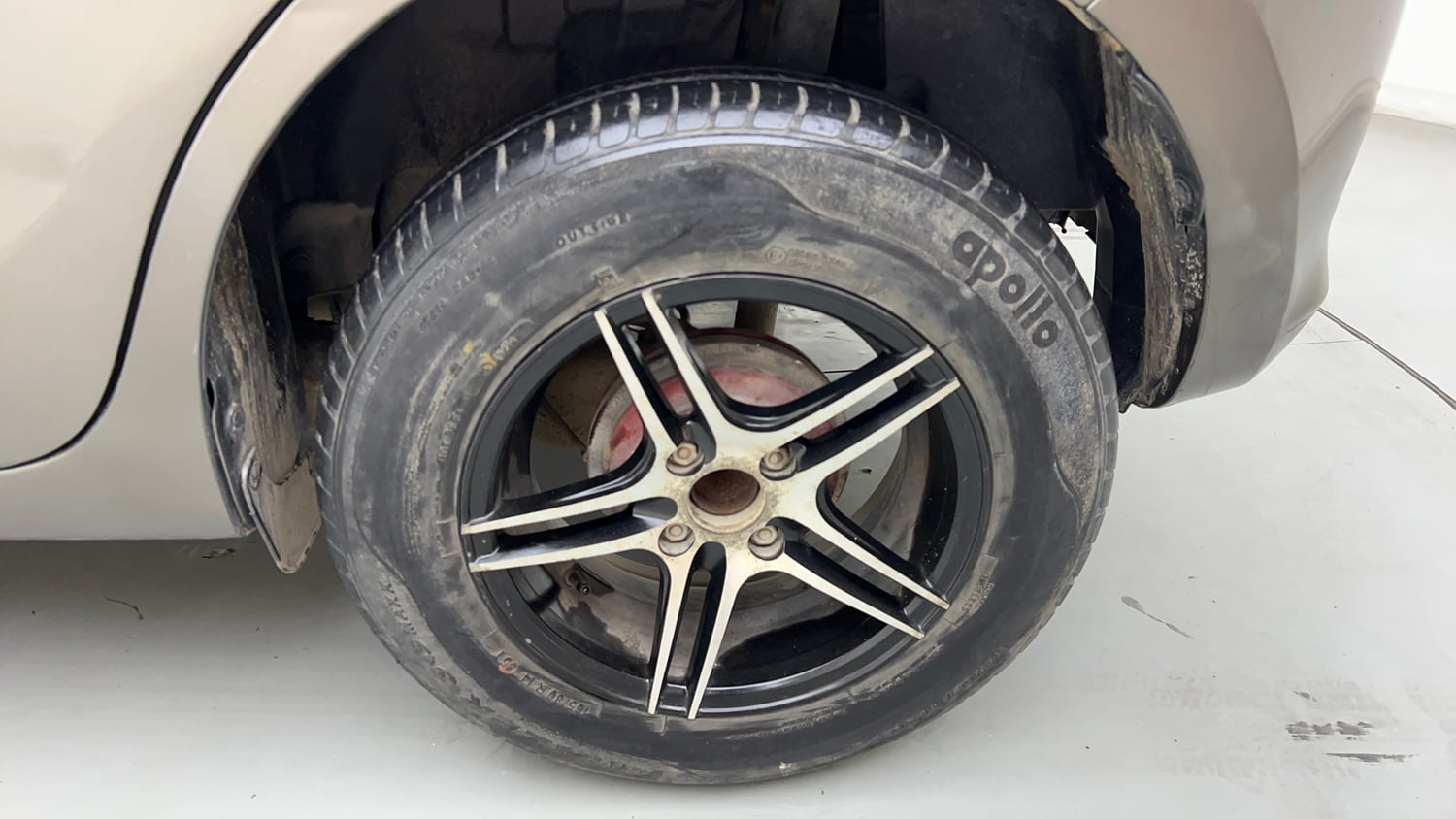 Used 2020 Maruti Suzuki Swift LXi Petrol Manual tyres LEFT REAR TYRE RIM VIEW