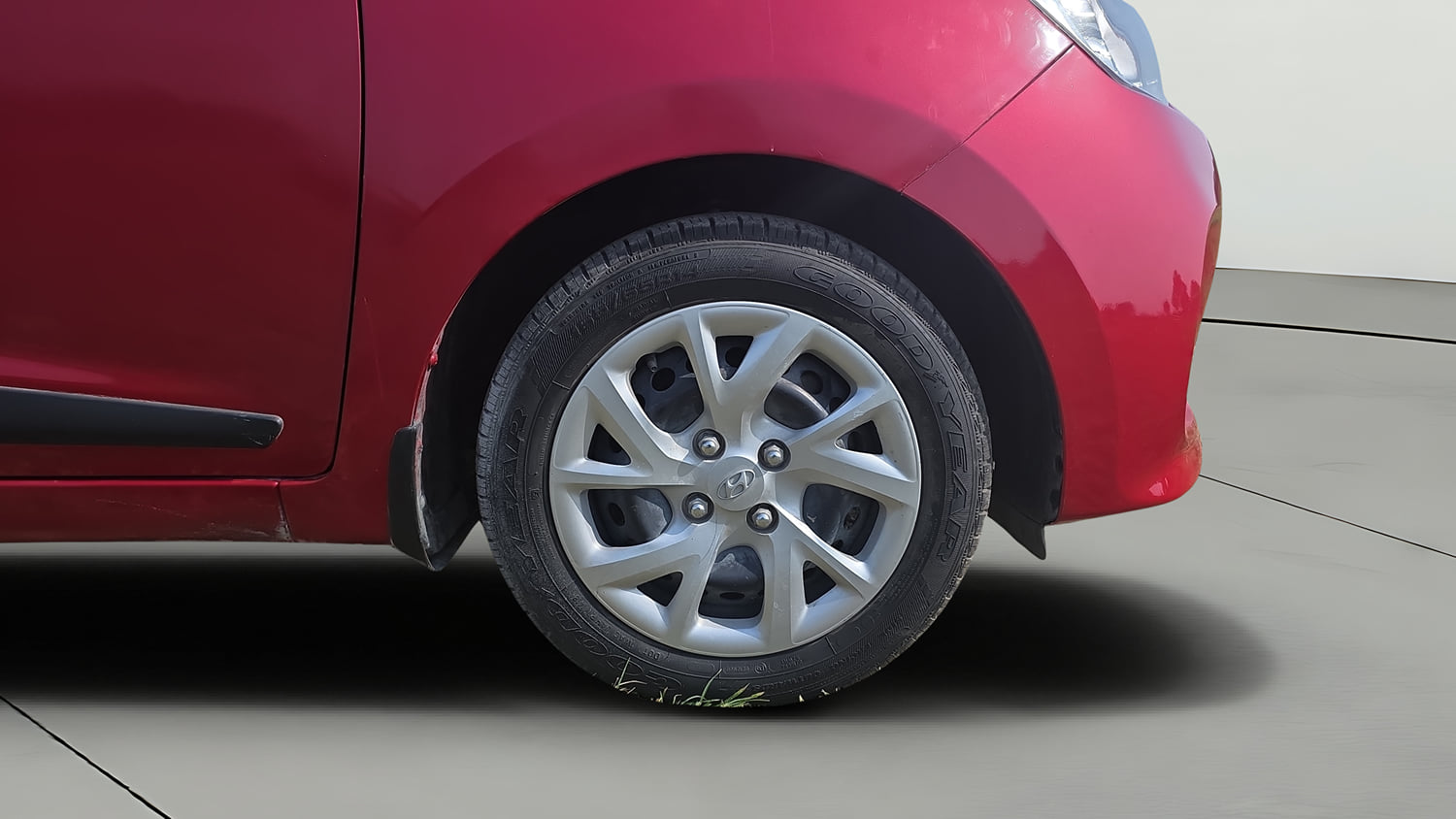 Used 2018 Hyundai Grand i10 Sportz 1.2 Kappa VTVT Petrol Manual tyres RIGHT FRONT TYRE RIM VIEW