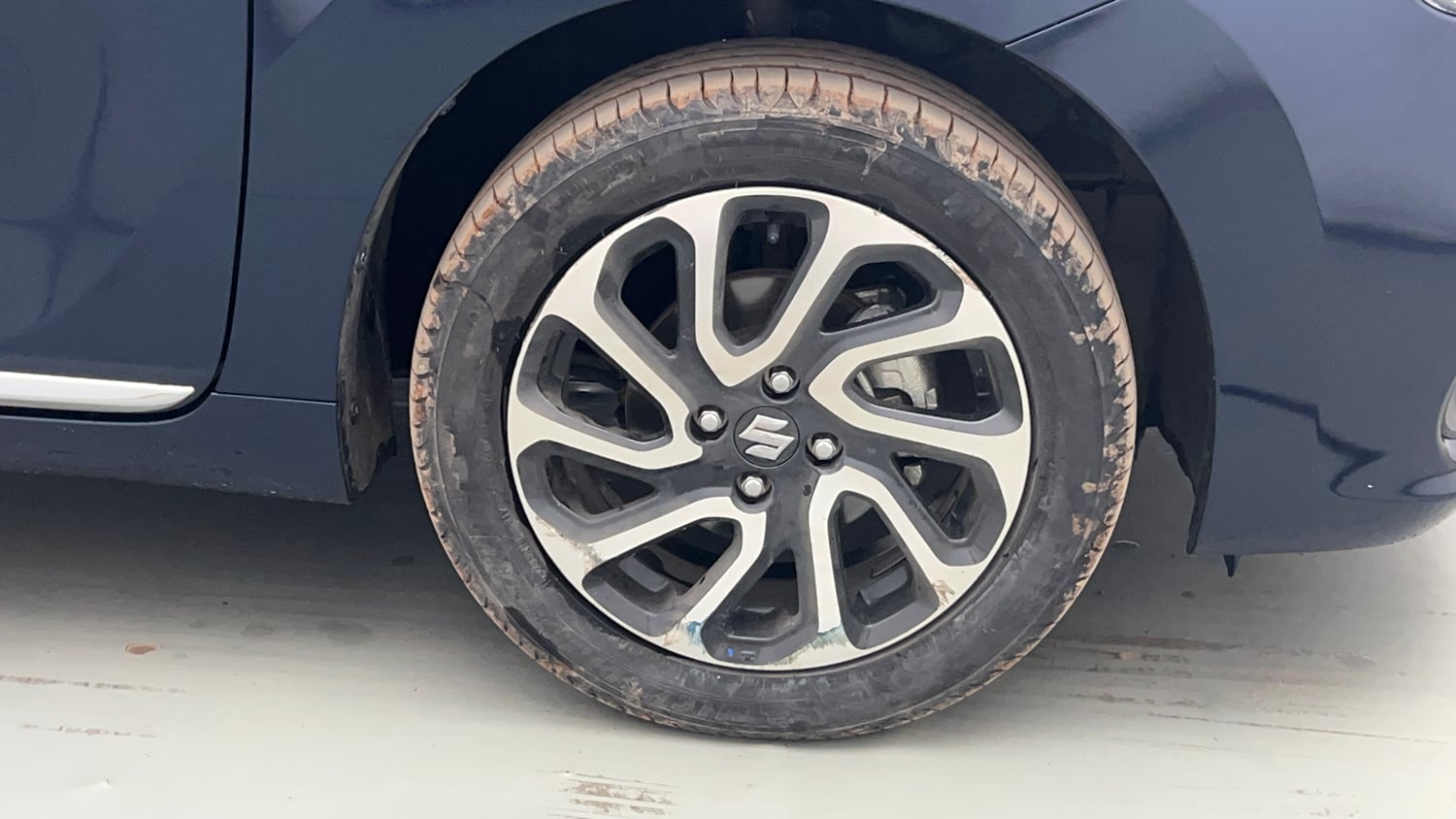 Used 2022 Maruti Suzuki Baleno Alpha AGS Petrol Automatic tyres RIGHT FRONT TYRE RIM VIEW