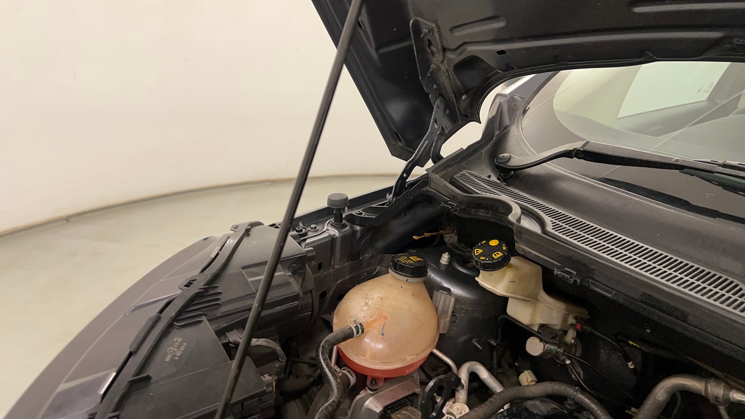 Used 2021 Ford EcoSport Titanium 1.5L Ti-VCT Petrol Manual engine ENGINE RIGHT SIDE HINGE & APRON VIEW