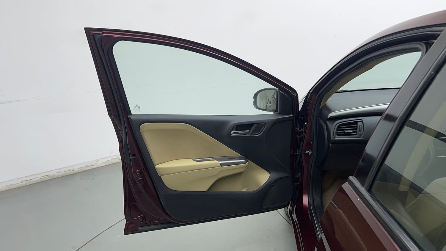 Used 2015 Honda City V Petrol Manual interior LEFT FRONT DOOR OPEN VIEW