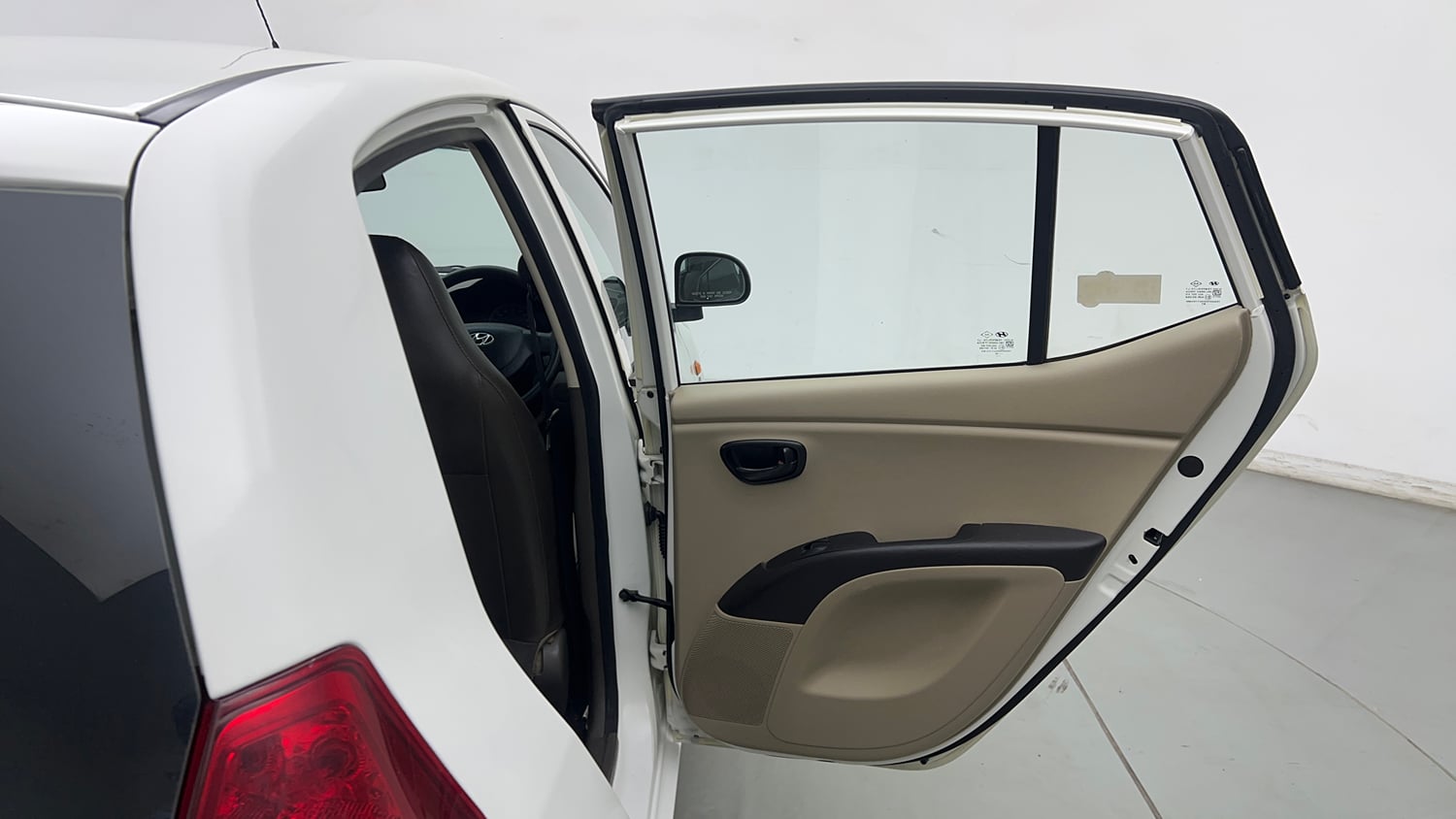 Used 2015 Hyundai i10 Magna 1.1 iRDE2 Petrol Manual interior RIGHT REAR DOOR OPEN VIEW