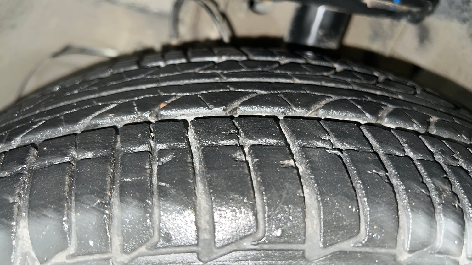 Used 2023 Tata Tiago XZ Plus Petrol Manual tyres LEFT FRONT TYRE TREAD VIEW