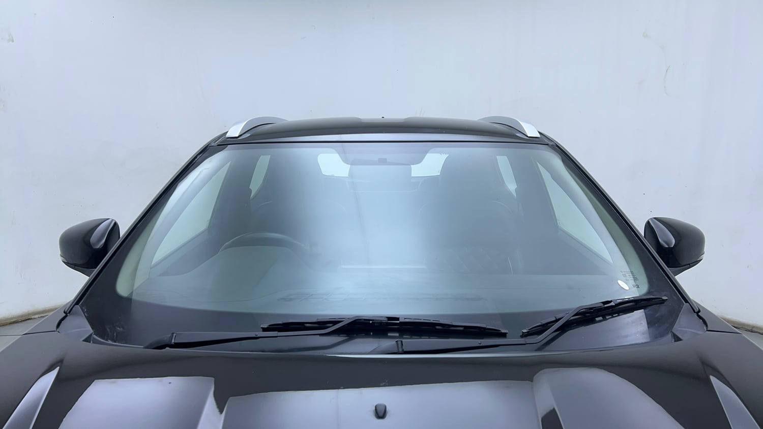 Used 2025 Renault Kiger RXL Petrol Manual exterior FRONT WINDSHIELD VIEW