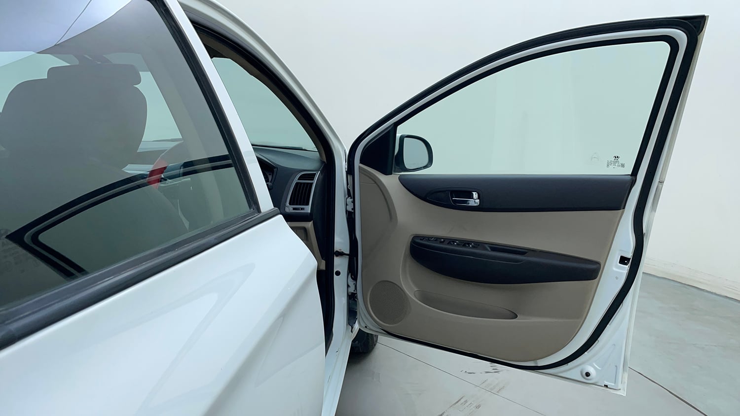 Used 2013 Hyundai i20 Sportz 1.2 Petrol Manual interior RIGHT FRONT DOOR OPEN VIEW