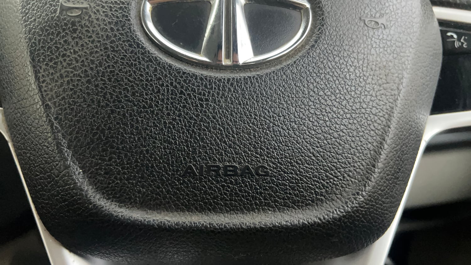 Used 2017 Tata Tiago Revotron XZA Petrol Automatic top_features Airbags