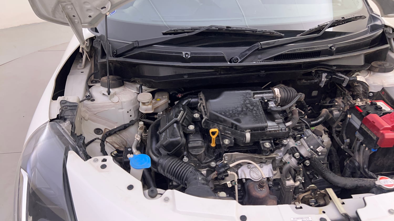 Used 2026 Maruti Suzuki Swift VXi AMT Petrol Automatic engine ENGINE RIGHT SIDE HINGE & APRON VIEW