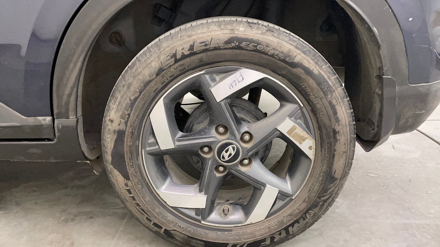 Used 2020 Hyundai Venue SX 1.5 CRDi Diesel Manual tyres LEFT REAR TYRE RIM VIEW