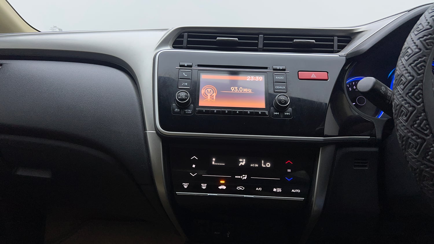 Used 2015 Honda City V Petrol Manual interior MUSIC SYSTEM & AC CONTROL VIEW