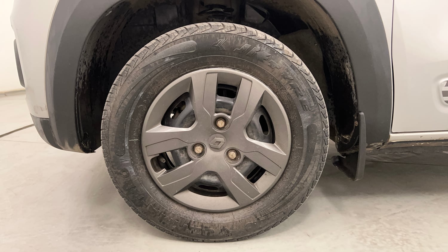 Used 2019 Renault Kwid 1.0 RXT AMT Opt Petrol Automatic tyres LEFT FRONT TYRE RIM VIEW