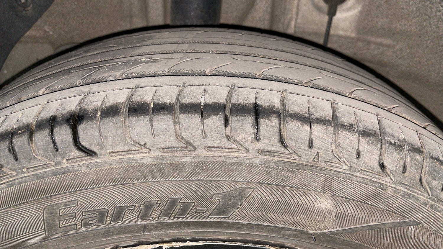 Used 2018 Hyundai Elite i20 Asta 1.2 Petrol Manual tyres RIGHT REAR TYRE TREAD VIEW