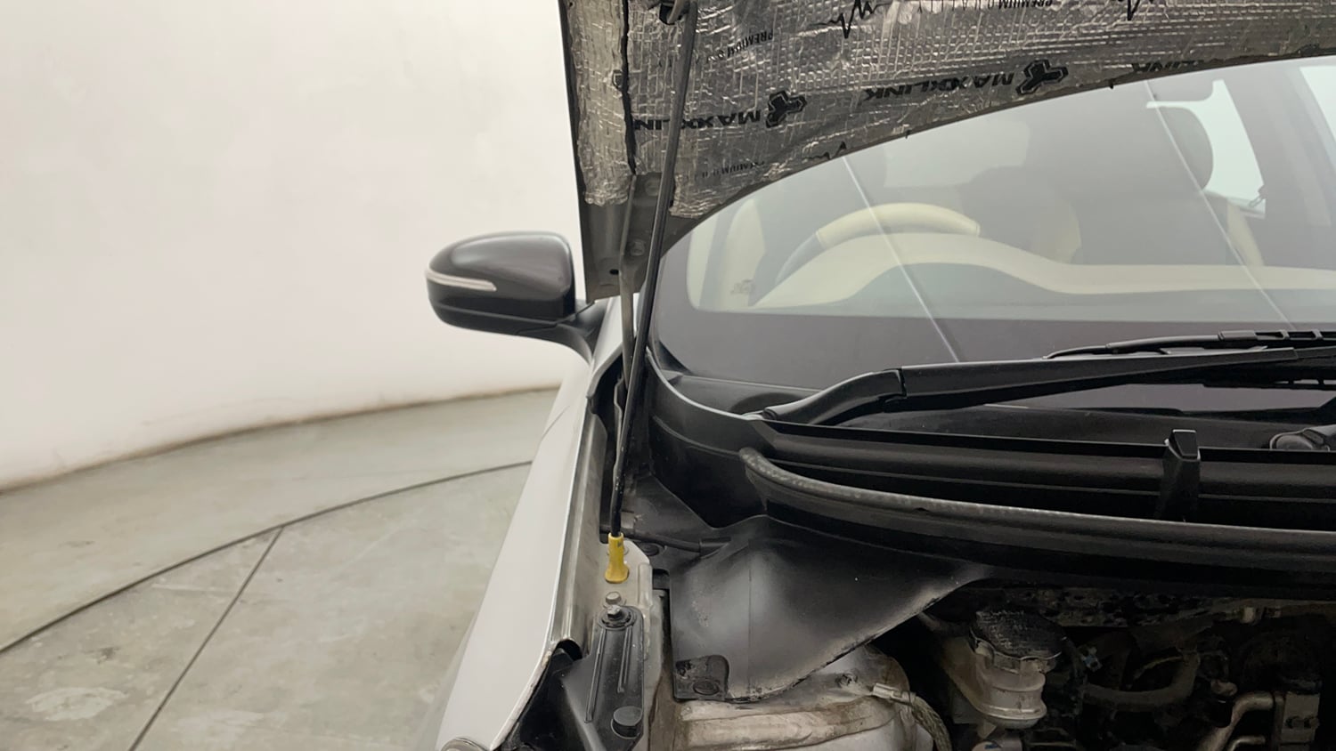 Used 2018 Hyundai Elite i20 Asta 1.2 Petrol Manual engine ENGINE RIGHT SIDE HINGE & APRON VIEW