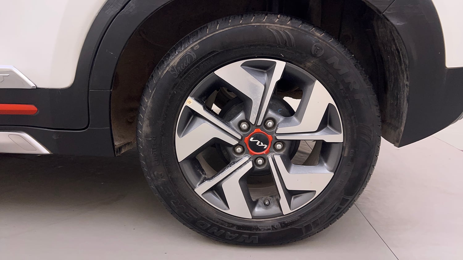 Used 2022 Kia Sonet Anniversary Edition 1.0 iMT Petrol Manual tyres LEFT REAR TYRE RIM VIEW