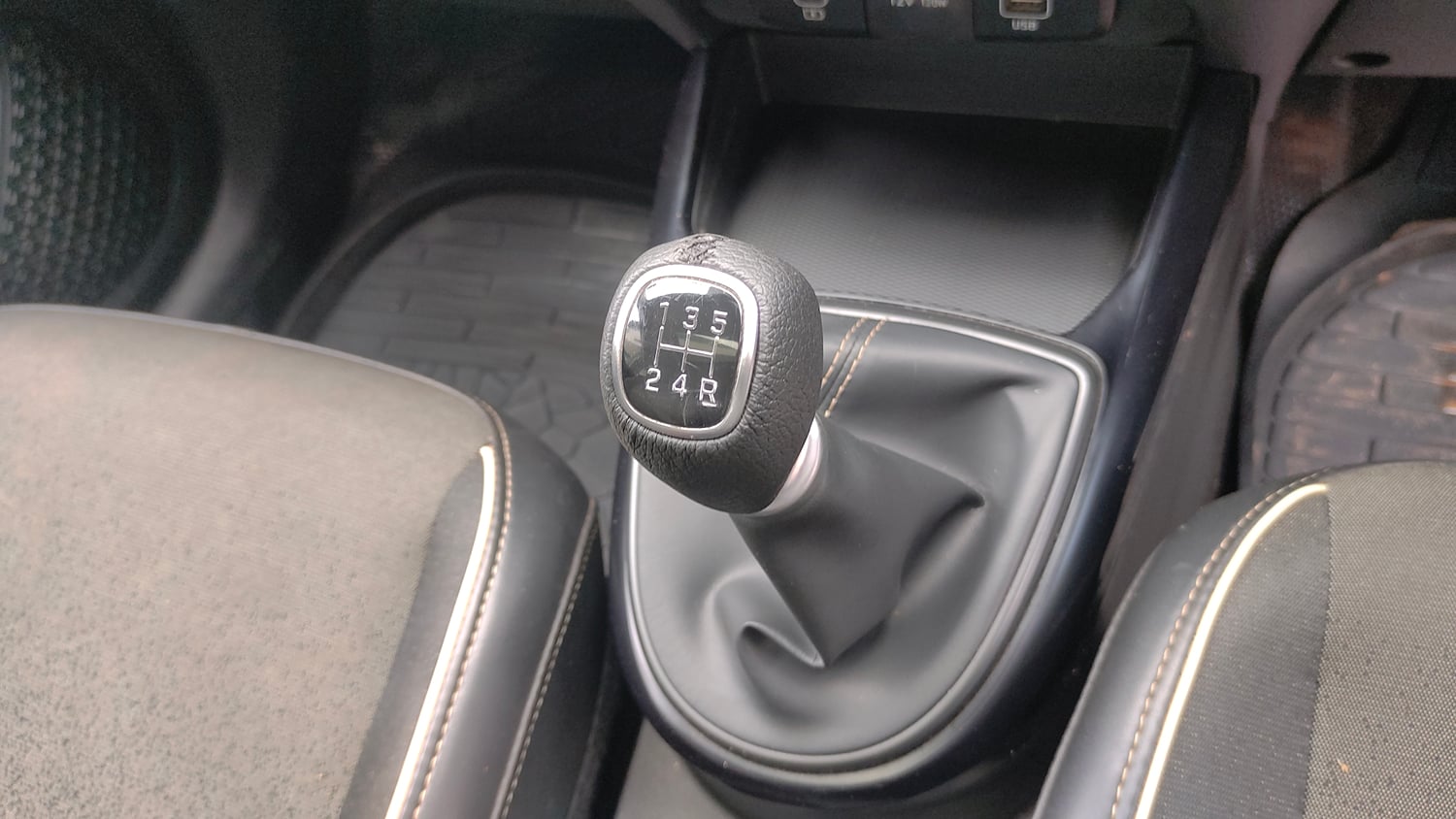 Used 2023 Hyundai Exter SX (O) 1.2 MT Petrol Manual interior GEAR  KNOB VIEW