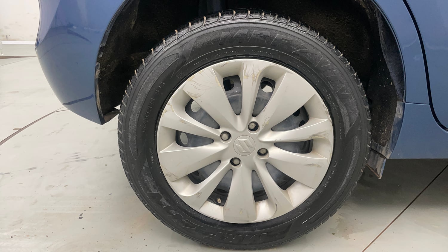 Used 2017 Maruti Suzuki Baleno Delta 1.2 Petrol Manual tyres RIGHT REAR TYRE RIM VIEW