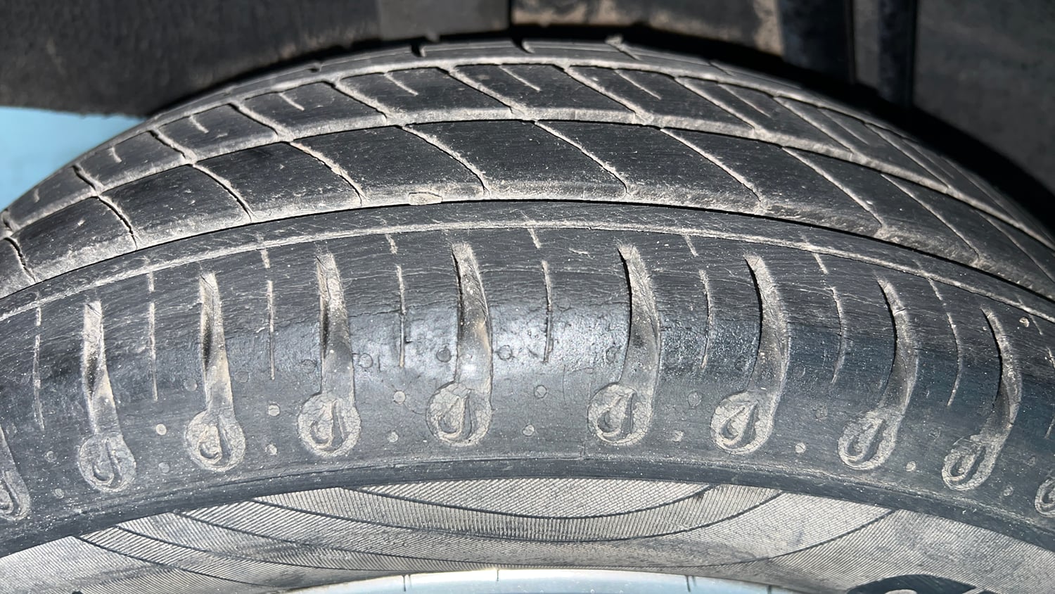 Used 2021 Renault Kwid RXT 1.0 AMT Opt Petrol Automatic tyres RIGHT REAR TYRE TREAD VIEW