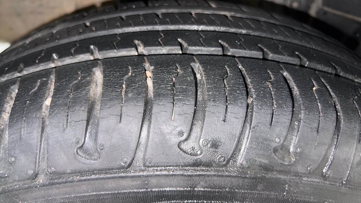 Used 2018 Tata Tigor Revotron XTA Petrol Automatic tyres RIGHT REAR TYRE TREAD VIEW